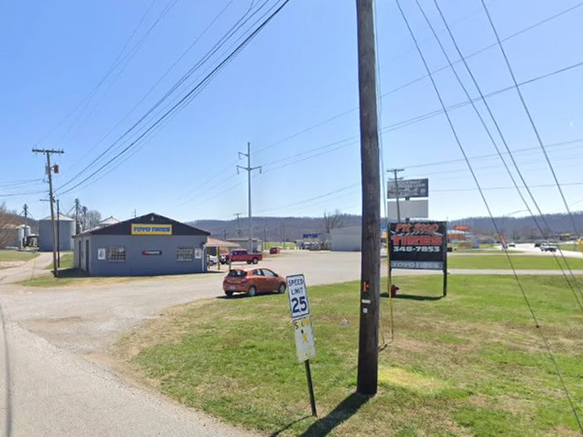 Pit Stop Tires Tires & service tire & auto in Monticello KY near Lake Cumberland — hours, menu, and directions